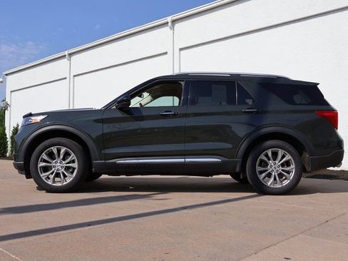 Used 2023 Ford Explorer Limited AWD/4WD image 4