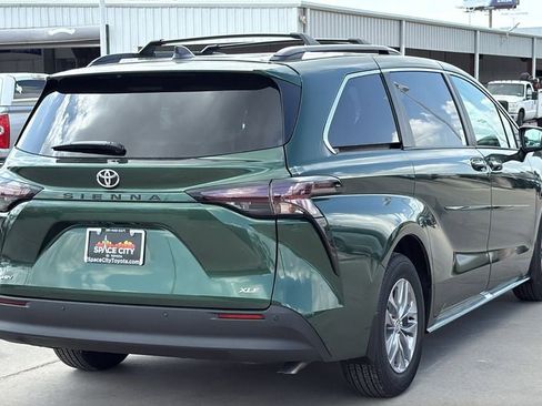 New 2026 Toyota Sienna XLE FWD image 5