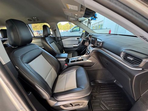 Used 2023 Ford Explorer XLT w/ Equipment Group 202A image 15