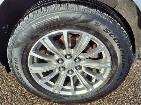 Used 2018 Cadillac XT5 Luxury image 8