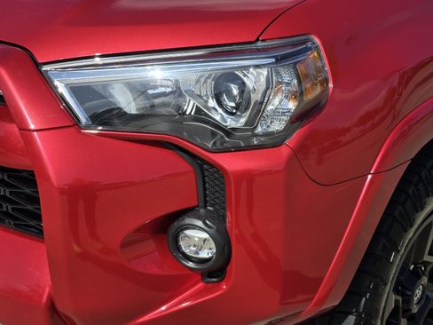 Used 2024 Toyota 4Runner SR5 AWD/4WD image 34