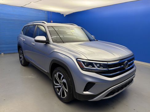 Used 2023 Volkswagen Atlas SEL AWD/4WD image 2