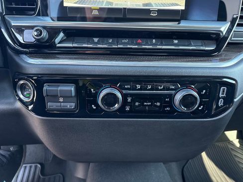 Used 2025 Chevrolet Silverado 2500 LT w/ Convenience Package image 25