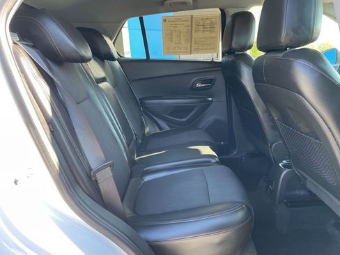 Used 2022 Chevrolet Trax LT AWD/4WD image 31