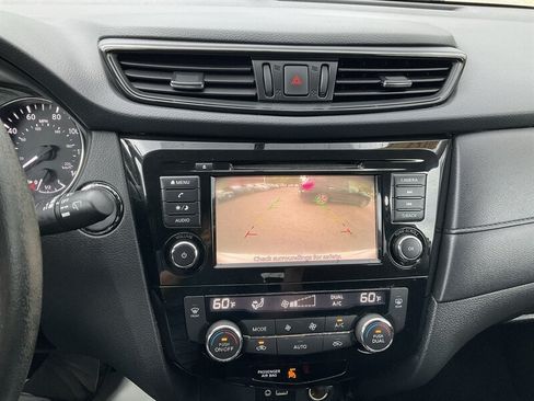 Used 2018 Nissan Rogue SV AWD/4WD image 31