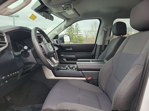 Used 2022 Toyota Tundra SR5 w/ SR5 Convenience Package image 15