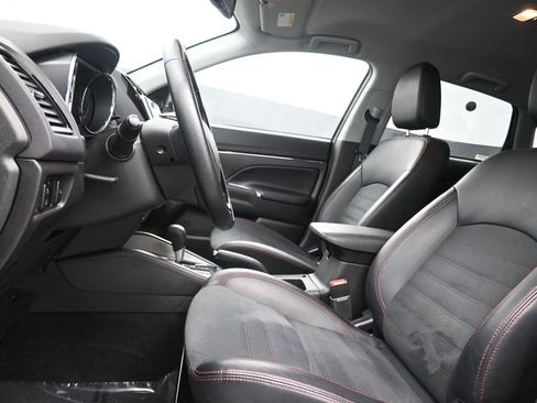 Used 2024 Mitsubishi Outlander Sport SE image 17