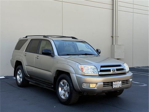 Used 2005 Toyota 4Runner SR5 RWD image 2