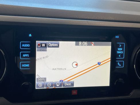 Used 2018 Toyota Tacoma TRD Off-Road AWD/4WD image 18