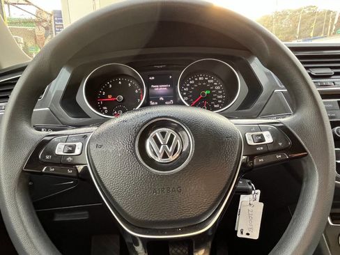 Used 2020 Volkswagen Tiguan S image 16