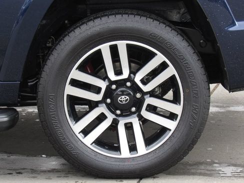 Certified 2022 Toyota 4Runner Limited AWD/4WD image 35
