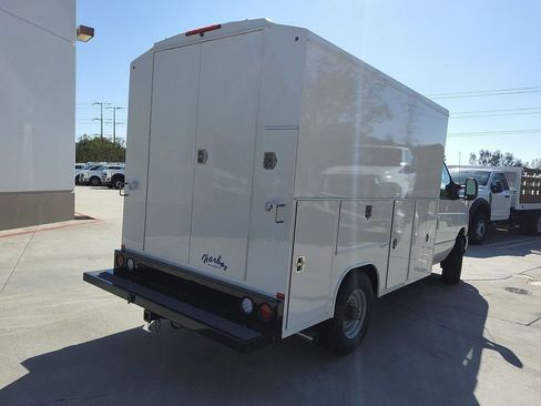 New 2026 Ford E-350 and Econoline 350 Super Duty w/ Power Equipment Group image 33