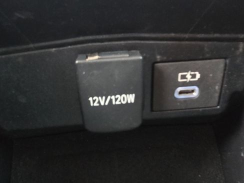 Used 2025 Toyota Corolla LE image 29