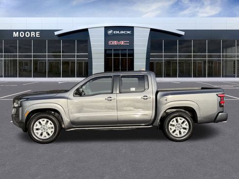 Used 2023 Nissan Frontier SV image 6