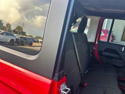 Used 2023 Jeep Wrangler Unlimited Sahara AWD/4WD image 28