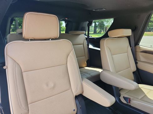 Used 2024 Chevrolet Tahoe Premier AWD/4WD image 10