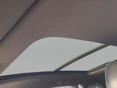 Used 2022 Volkswagen Atlas Cross Sport SE w/ Panoramic Sunroof Package image 16