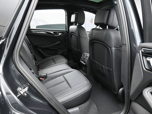 Certified 2025 Porsche Macan AWD/4WD image 28