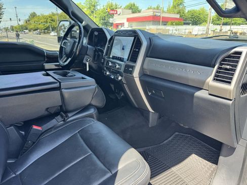 Used 2022 Ford F350 Lariat AWD/4WD image 9