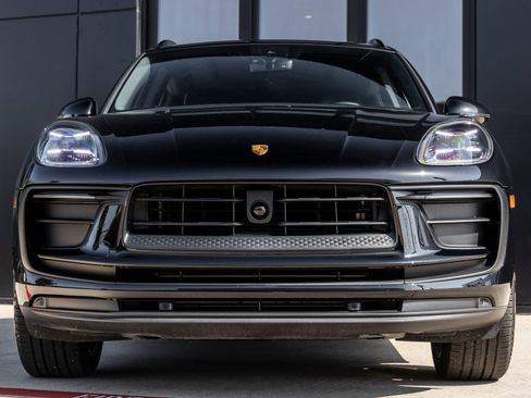 Certified 2024 Porsche Macan AWD/4WD image 8