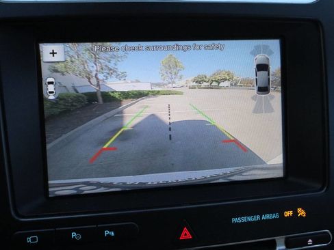 Used 2017 Ford Explorer Platinum image 4