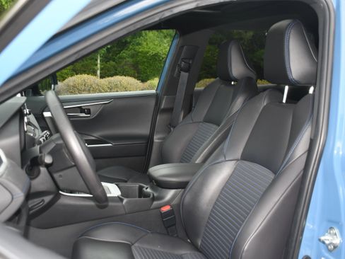 Used 2022 Toyota RAV4 XSE AWD/4WD image 11