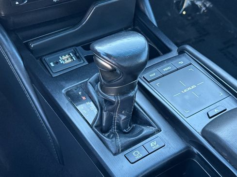 Used 2019 Lexus ES 300h image 23