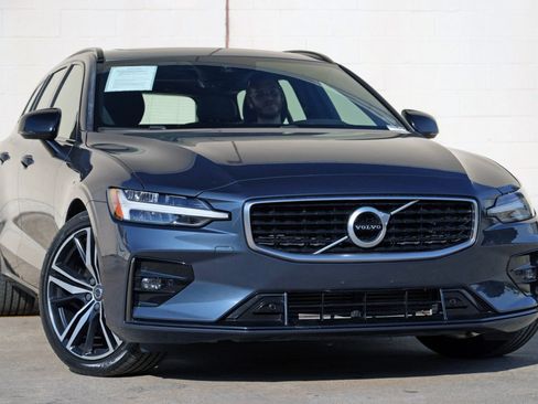 Used 2020 Volvo V60 T6 R-Design FWD image 4