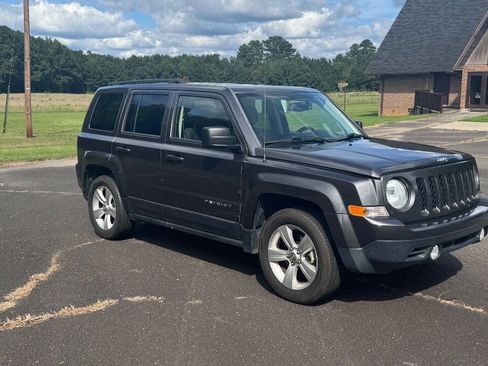 Used 2016 Jeep Patriot Latitude w/ Sun/Sound Group image 2