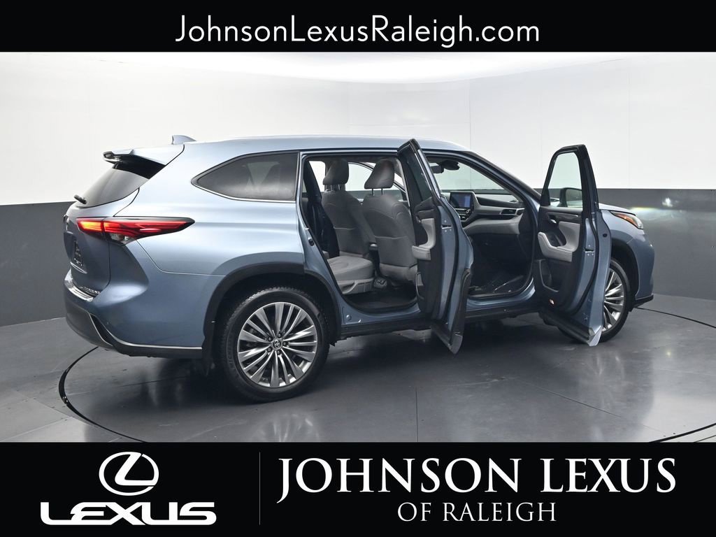 Used 2021 Toyota Highlander Platinum AWD/4WD image 31
