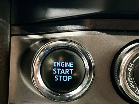 Used 2019 Toyota Tacoma TRD Sport image 24