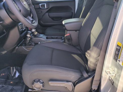 Used 2023 Jeep Gladiator Sport AWD/4WD image 15