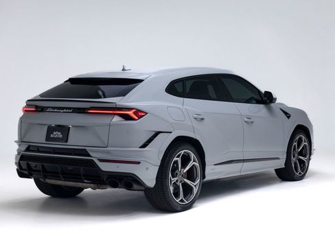 Used 2024 Lamborghini Urus S AWD/4WD image 3