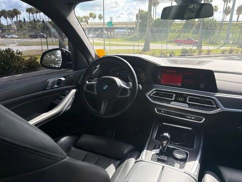 Used 2022 BMW X7 xDrive40i w/ M Sport Package AWD/4WD image 9