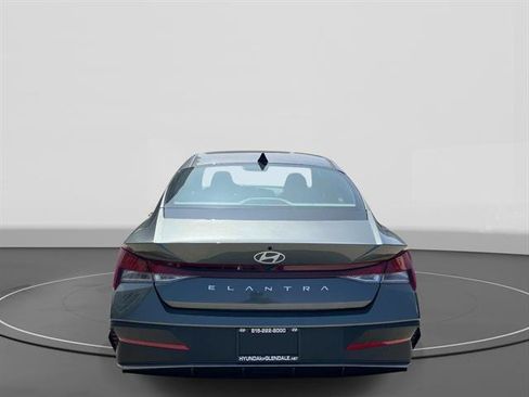 New 2026 Hyundai Elantra SE FWD image 5