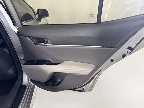 Used 2019 Toyota Camry XLE w/ Sunroof Package image 28