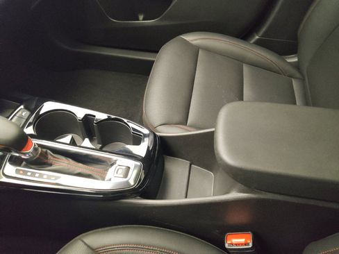 Used 2025 Chevrolet Trax RS w/ Sunroof Package FWD image 26
