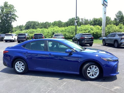 Used 2025 Toyota Camry LE image 5