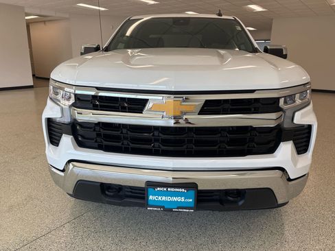 Used 2025 Chevrolet Silverado 1500 LT image 2