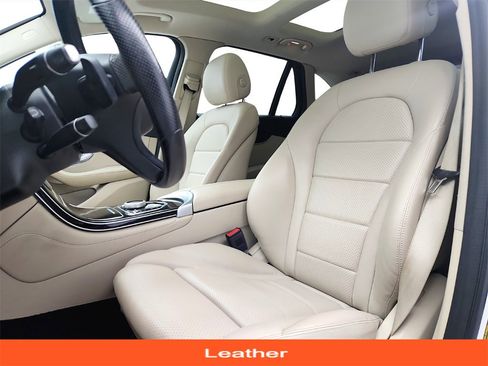 Used 2019 Mercedes-Benz GLC 300 4MATIC w/ Premium Package image 11