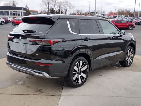 New 2025 Mitsubishi Outlander SE image 15