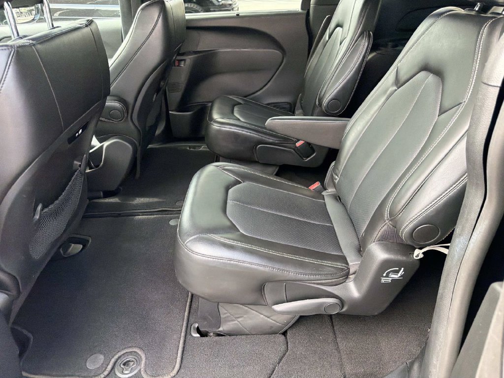 Used 2025 Chrysler Pacifica Select FWD image 14