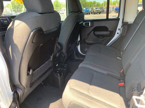 Used 2025 Jeep Wrangler Unlimited Rubicon AWD/4WD image 14