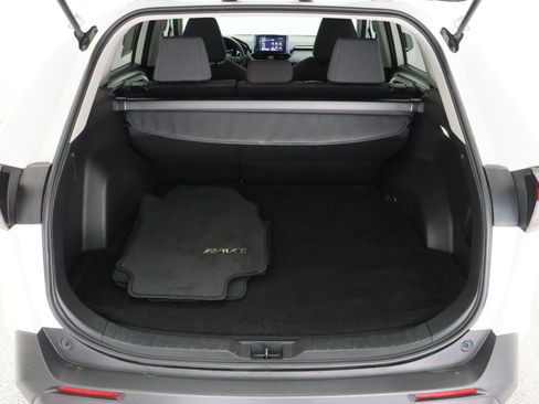 Used 2025 Toyota RAV4 XLE FWD image 32