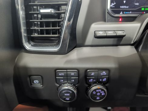 Used 2025 GMC Sierra 1500 Denali Ultimate AWD/4WD image 11