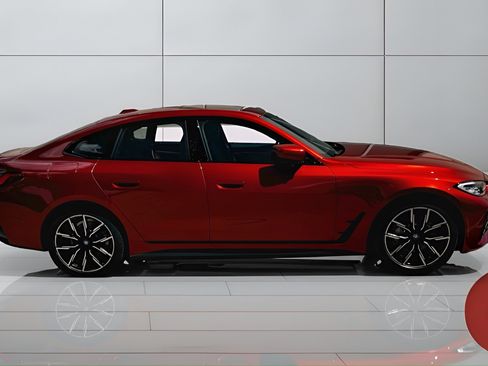 Used 2023 BMW i4 eDrive40 w/ M Sport Package RWD image 9