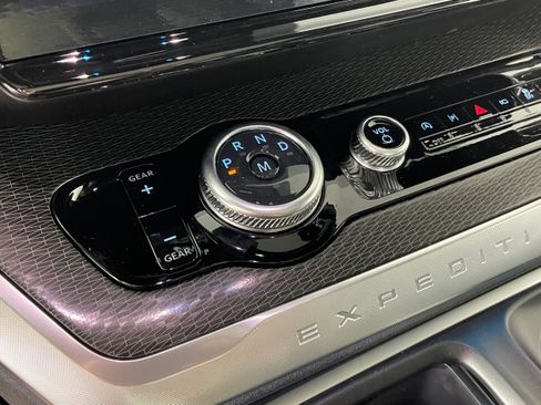 New 2026 Ford Expedition Platinum w/ Stealth Performance Package AWD/4WD image 4