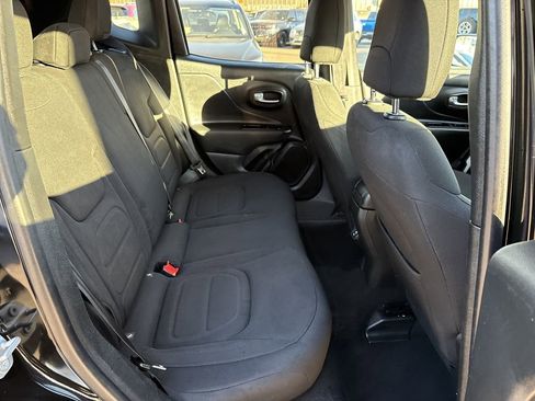 Used 2022 Jeep Renegade Latitude image 25