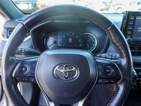 Used 2022 Toyota RAV4 SE image 13