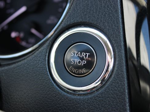 Used 2018 Nissan Rogue SV image 17